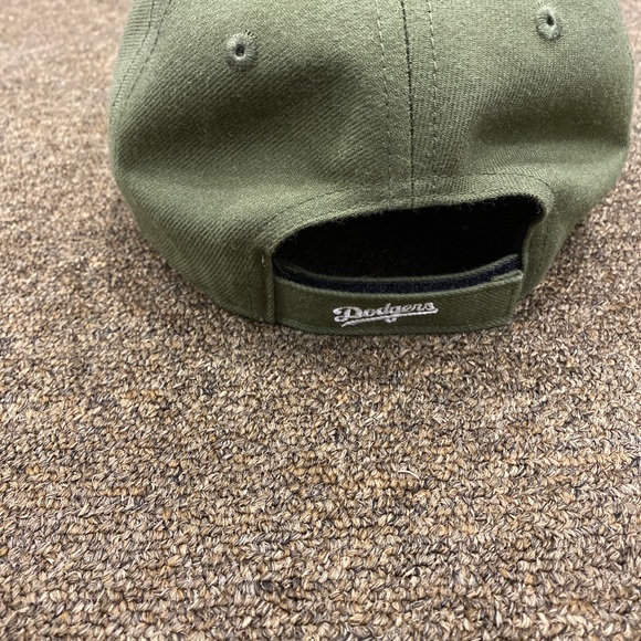 LA cap green, adjustable. - Picture 1 of 4